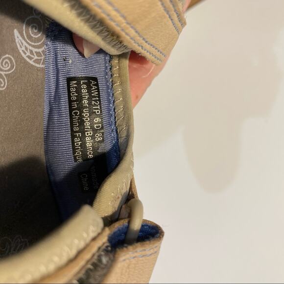 Aravon Sandals Womens Size 6 Wide Rev 3 Strap flat comfort walking hook & Loop - Picture 8 of 9